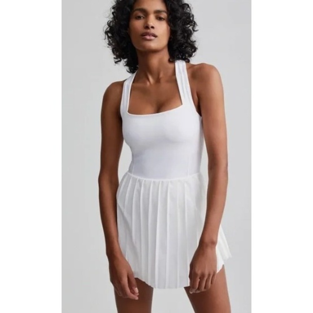 Varley‎ Pleated Tennis Dress Cross Back Silver Gray Athletic Size L